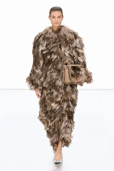 Look 16
